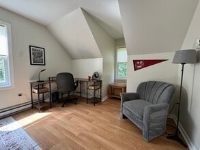 8 Charles Ln in Amherst, MA - Building Photo - Building Photo