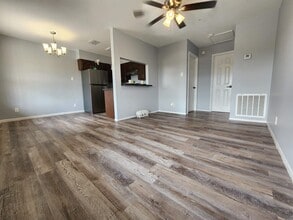 3019 Corpus Christi St in Laredo, TX - Foto de edificio - Building Photo