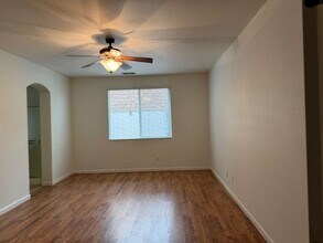 5210 Lotus Pond Way in Elk Grove, CA - Building Photo - Building Photo