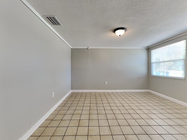 5701 E 30th Ave in Tampa, FL - Building Photo - Building Photo