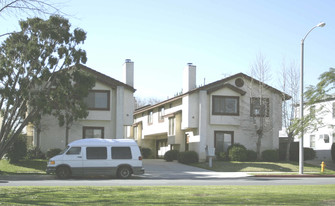 8 Townhouses Apartments