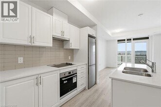 461 Green Rd in Stoney Creek, ON - Building Photo - Building Photo