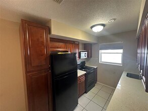 299 SE 12th Ave in Deerfield Beach, FL - Foto de edificio - Building Photo