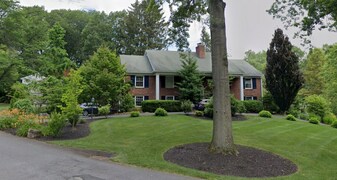 2 Newell Ct in Menands, NY - Building Photo