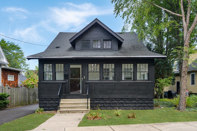 property at 724 S 5th St
