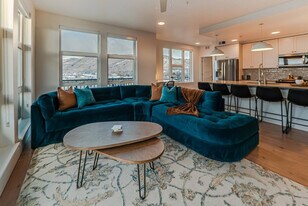 320 N 490 W in Salt Lake City, UT - Building Photo