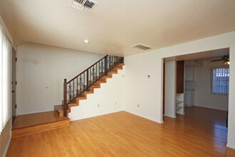 74 S Meridith Ave, Unit 4 in Pasadena, CA - Building Photo - Building Photo