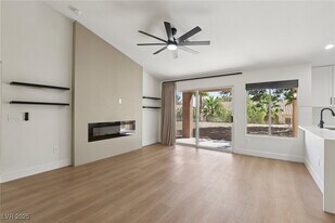 2548 Tumble Brook Dr in Las Vegas, NV - Building Photo