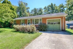 713 Breen Dr in Champaign, IL - Building Photo