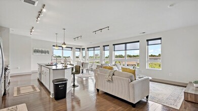 7370 Montcalm Dr in McLean, VA - Building Photo - Building Photo