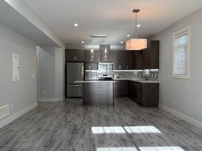 1015 Stockwell Ave in Kelowna, BC - Building Photo - Building Photo