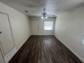 1321 Woodcrest Dr in Mesquite, TX - Building Photo - Building Photo