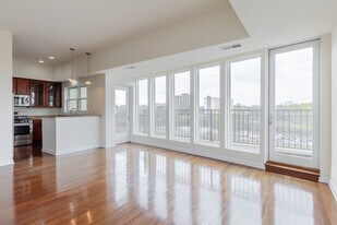 Fountain Square in Elgin, IL - Building Photo