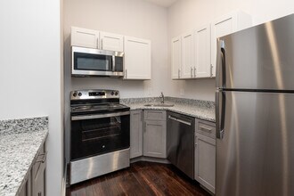 Parsonage Place Apartments in Baltimore, MD - Building Photo - Interior Photo