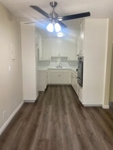 Tarzana Gardens in Tarzana, CA - Foto de edificio - Building Photo