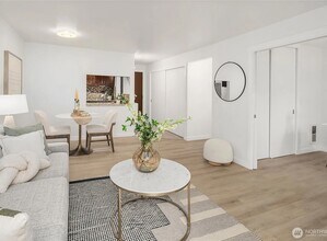 800 N Allen Pl, Unit #204 in Seattle, WA - Foto de edificio - Building Photo