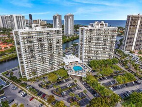 3701 N Country Club Dr in Aventura, FL - Building Photo - Building Photo