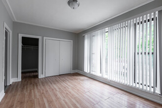 5451 S Cornell Ave in Chicago, IL - Building Photo - Building Photo