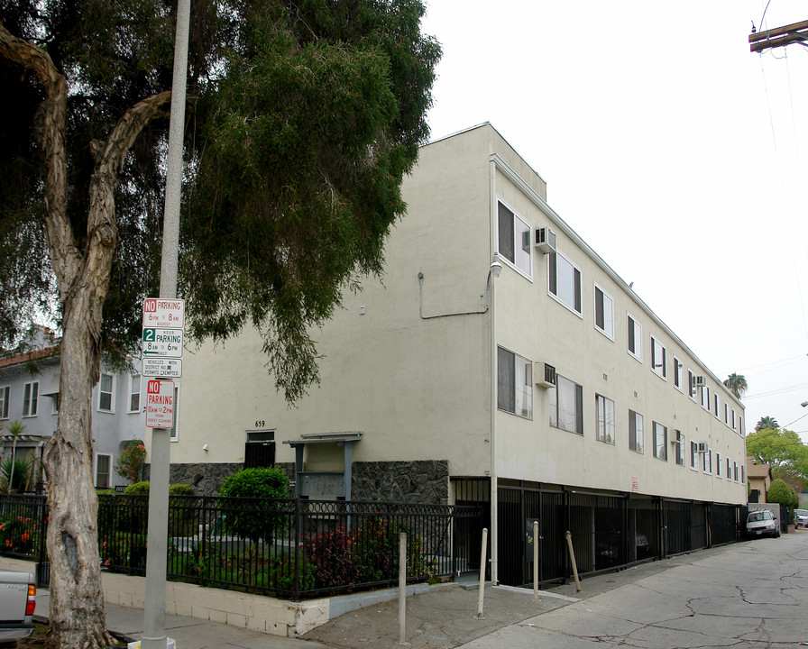 659 N Heliotrope Dr in Los Angeles, CA - Foto de edificio