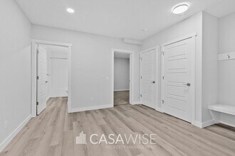 8027 Cedric Mah Rd in Edmonton, AB - Building Photo - Building Photo