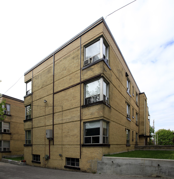 937 Avenue Rd in Toronto, ON - Building Photo