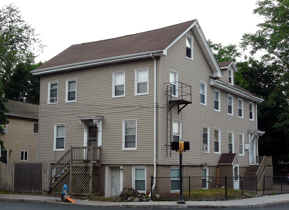 216 Rindge Ave in Cambridge, MA - Foto de edificio