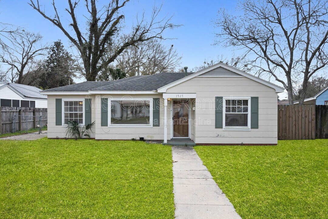 1727 State St in Biloxi, MS - Building Photo