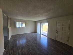 359 Woodland Pl in Costa Mesa, CA - Building Photo - Building Photo