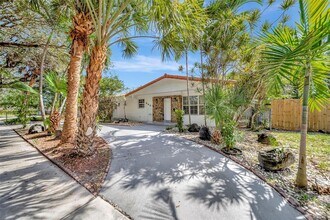 840 NE 182nd St in North Miami Beach, FL - Building Photo - Building Photo