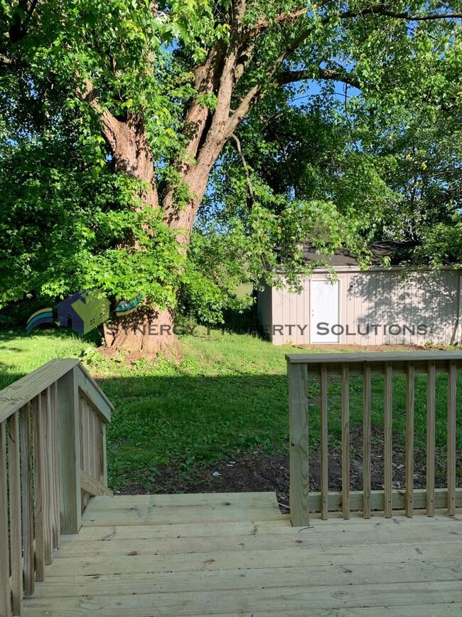 property at 1035 Woodside Dr
