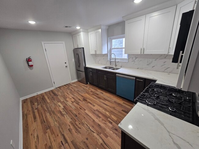 231 N Clinton St, Unit 3