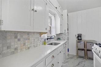 1915 Clover Ln in Fort Worth, TX - Building Photo - Building Photo