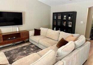 7309 Broken Arrow Ln in Austin, TX - Foto de edificio - Building Photo