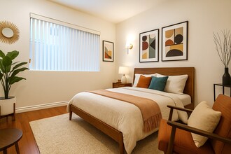 557 W Stocker St, Unit 107 in Glendale, CA - Foto de edificio - Building Photo