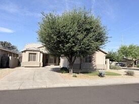 7706 S 24th Dr in Phoenix, AZ - Building Photo