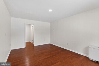 7505 Democracy Blvd in Bethesda, MD - Building Photo - Building Photo