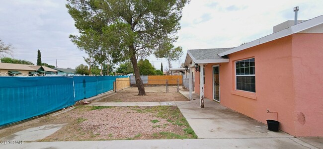 8326 Verde Cir in El Paso, TX - Building Photo - Building Photo