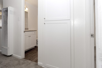 Beach Grove Apartments in Huntington Beach, CA - Foto de edificio - Interior Photo