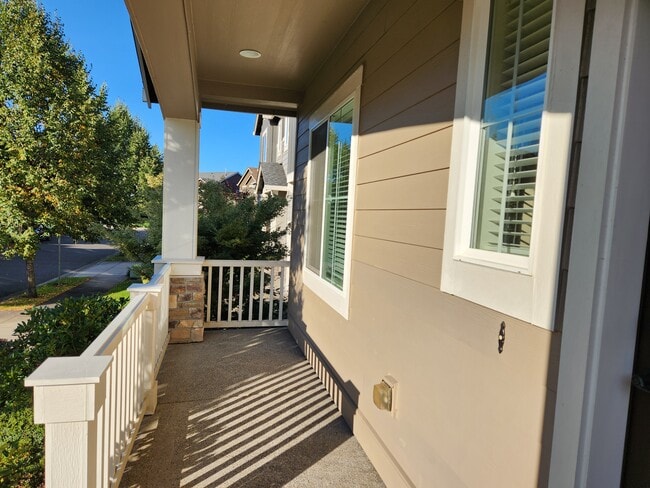 6128 NW Trowbridge Dr in Portland, OR - Building Photo - Building Photo
