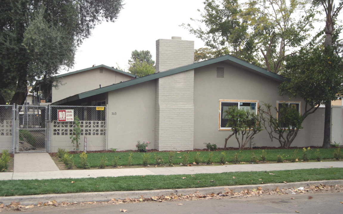 363 N Glenn Ave in Fresno, CA - Building Photo