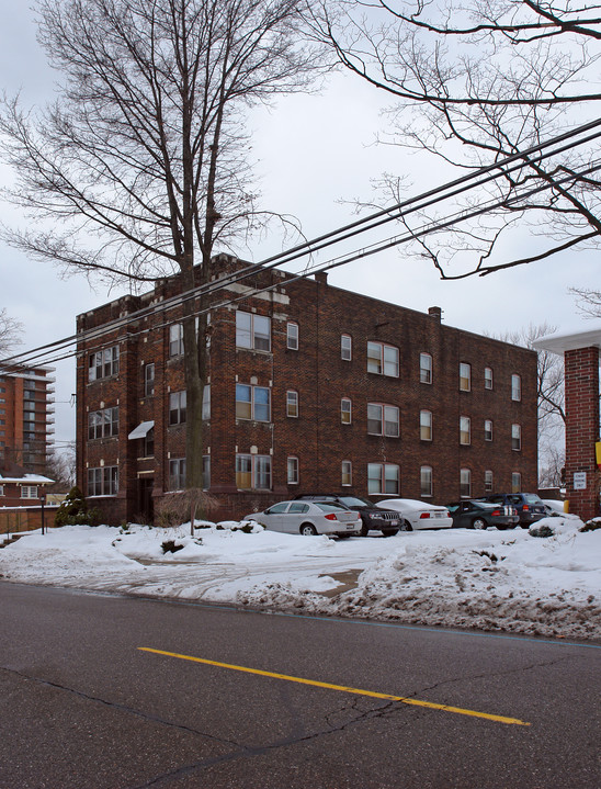 122 N Portage Path in Akron, OH - Building Photo