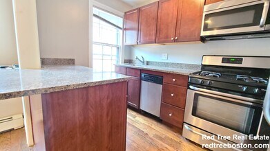 26 Fayette St, Unit 2 in Boston, MA - Foto de edificio - Building Photo