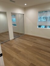 2010-2010 Vineyard Ave, Unit 2008 in Los Angeles, CA - Foto de edificio - Building Photo