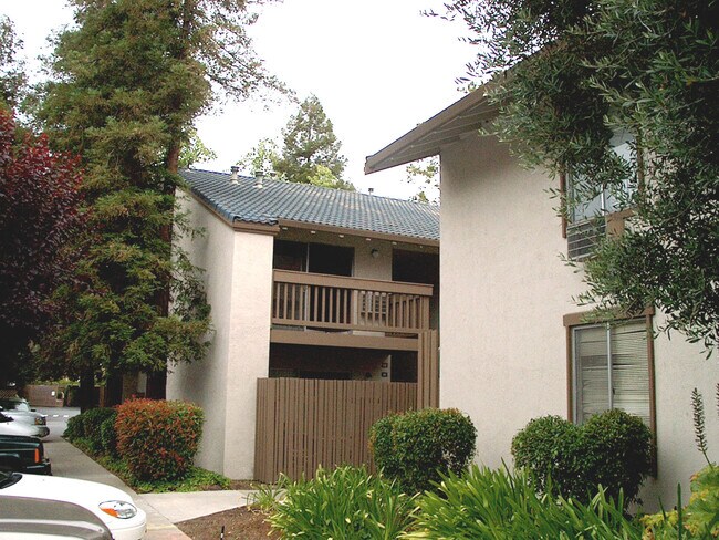 2734 Oak Rd. #62, Unit 2734 Oak Rd. #62 in Walnut Creek, CA - Building Photo - Building Photo