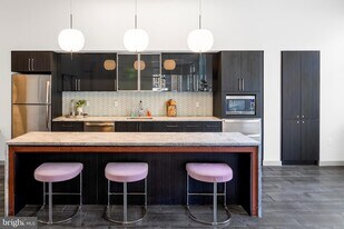 1125 Sansom St, Unit 1B-523 in Philadelphia, PA - Building Photo