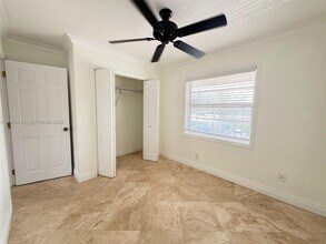 422 Lakeside Dr in Margate, FL - Building Photo - Building Photo