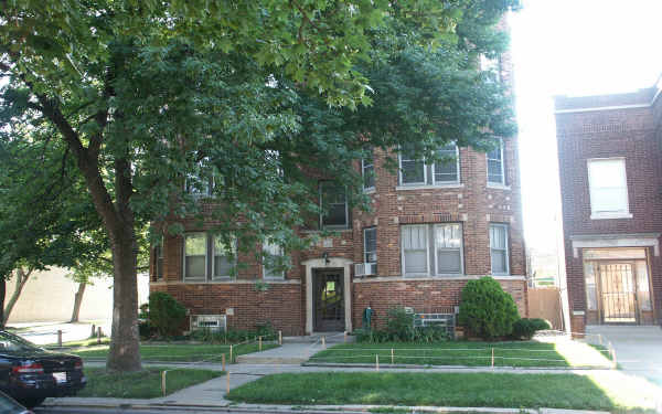 7459 N Artesian Ave in Chicago, IL - Foto de edificio