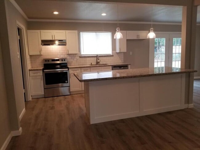 1932 W Decker Ave in Orange, TX - Building Photo - Building Photo