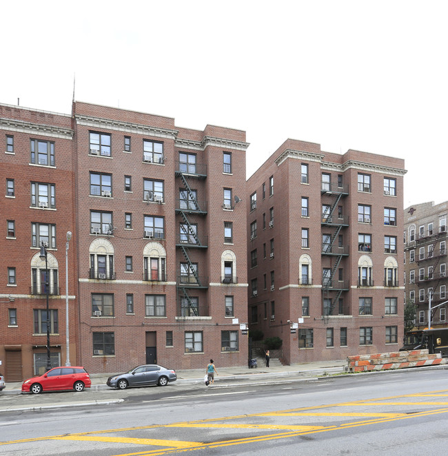 1350 Grand Concourse in Bronx, NY - Foto de edificio - Building Photo