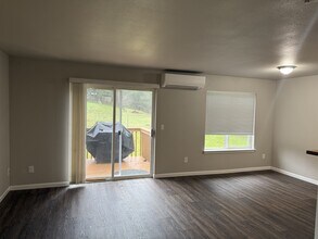 1480 SE Cole Rd in Shelton, WA - Building Photo - Building Photo